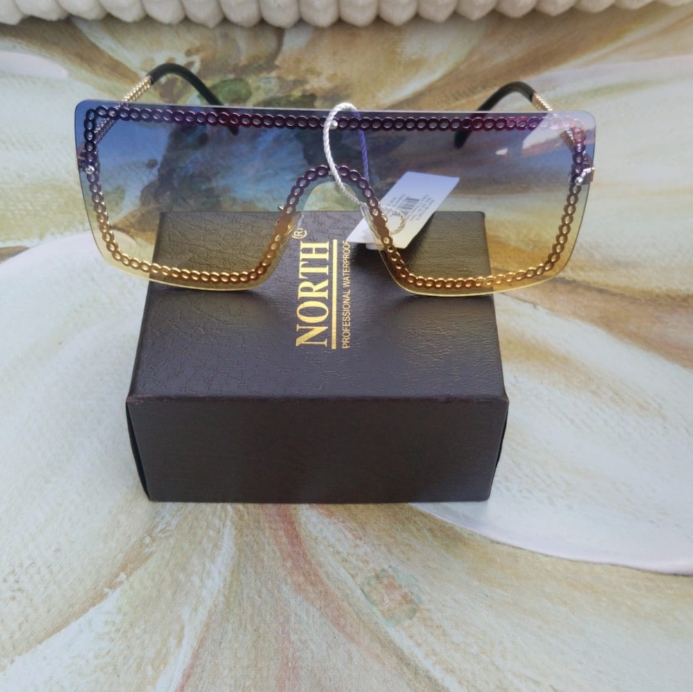 NEW TRENDY SQUARE FASHION WOMAN SUNGLASSES


Class